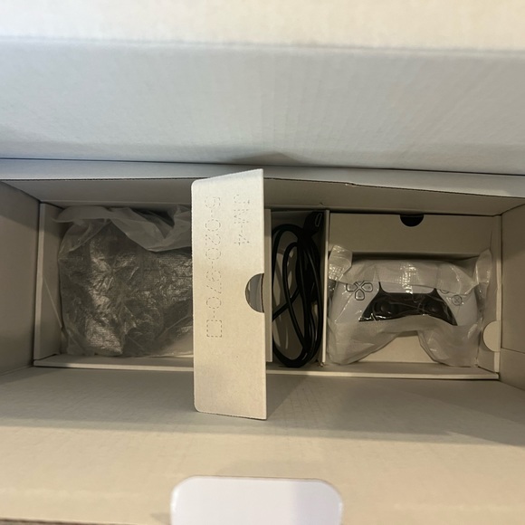 SOLD! Sony PS5 l New Condition Original Packaging 825GB - Picture 10 of 14